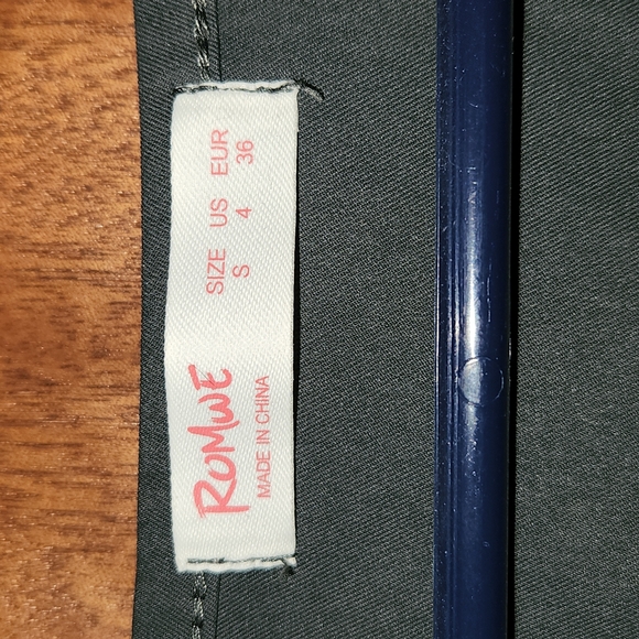 🆕️w/o tags ROMWE CropTop - Picture 3 of 7